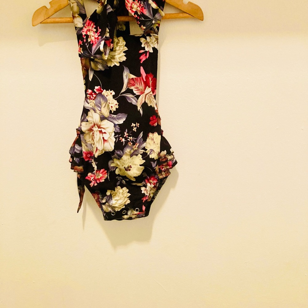 Baby girl flower black flower jumper size 12 months